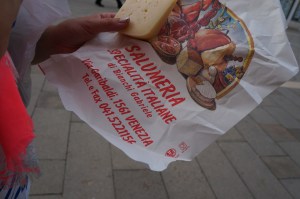 If looking for a shop in Venice to buy meats, cheese & wine for exploring go to this shop.The owner was incredibly nice, giving us samples and even opened a bottle of champagne to celebrate the day. Yes, that is all he needed as an excuse. 